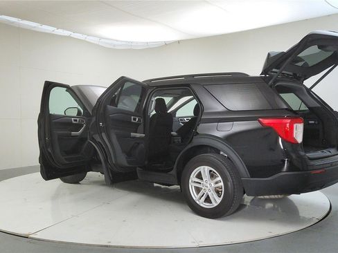 Used 2023 Ford Explorer XLT image 12