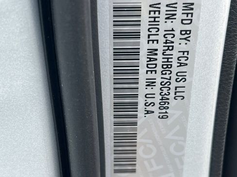 New 2025 Jeep Grand Cherokee Limited w/ Luxury Tech Group II image 23