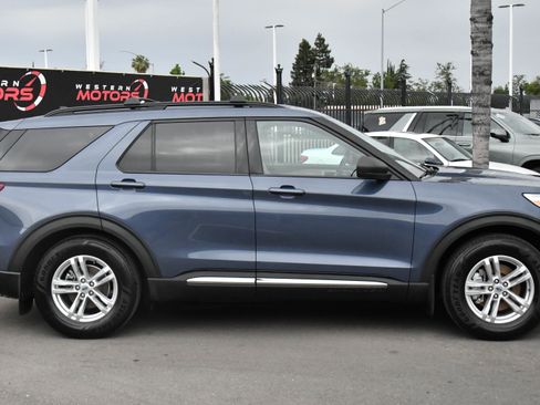 Used 2021 Ford Explorer XLT w/ Equipment Group 202A RWD image 9