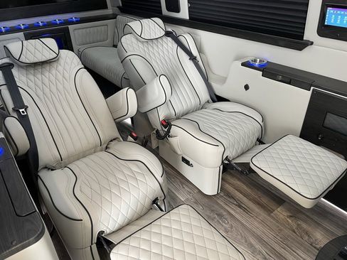 Used 2024 Mercedes-Benz Sprinter 3500 image 54