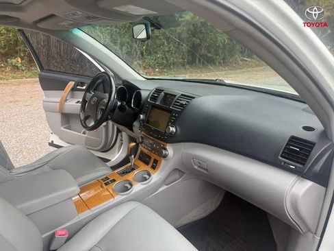 Used 2010 Toyota Highlander Limited w/ Extra Value Pkg 3 image 16
