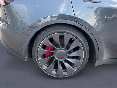 Used 2024 Tesla Model Y Performance AWD/4WD image 3