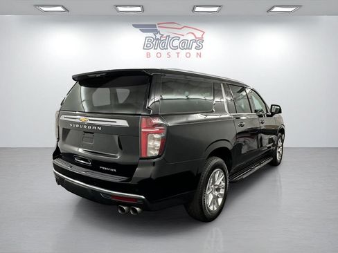 Used 2022 Chevrolet Suburban Premier w/ Premium Package AWD/4WD image 4