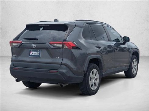 Used 2020 Toyota RAV4 LE FWD image 5