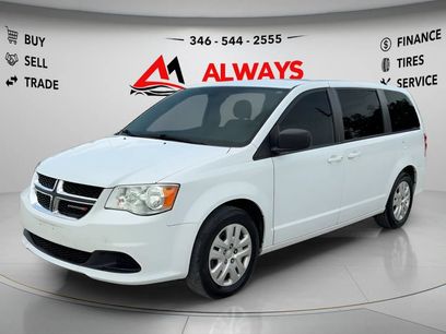 Used 2018 Dodge Grand Caravan SE w/ UConnect Hands-Free Group