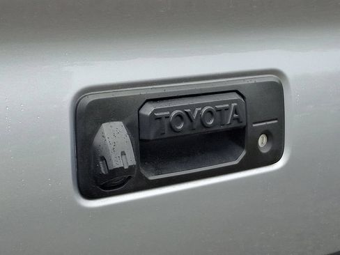 Used 2020 Toyota Tacoma TRD Sport w/ Technology Package AWD/4WD image 29