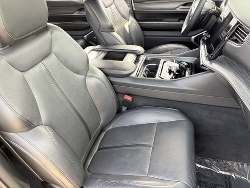 Used 2024 Jeep Wagoneer L Series III w/ Flexible Seating Group AWD/4WD image 19