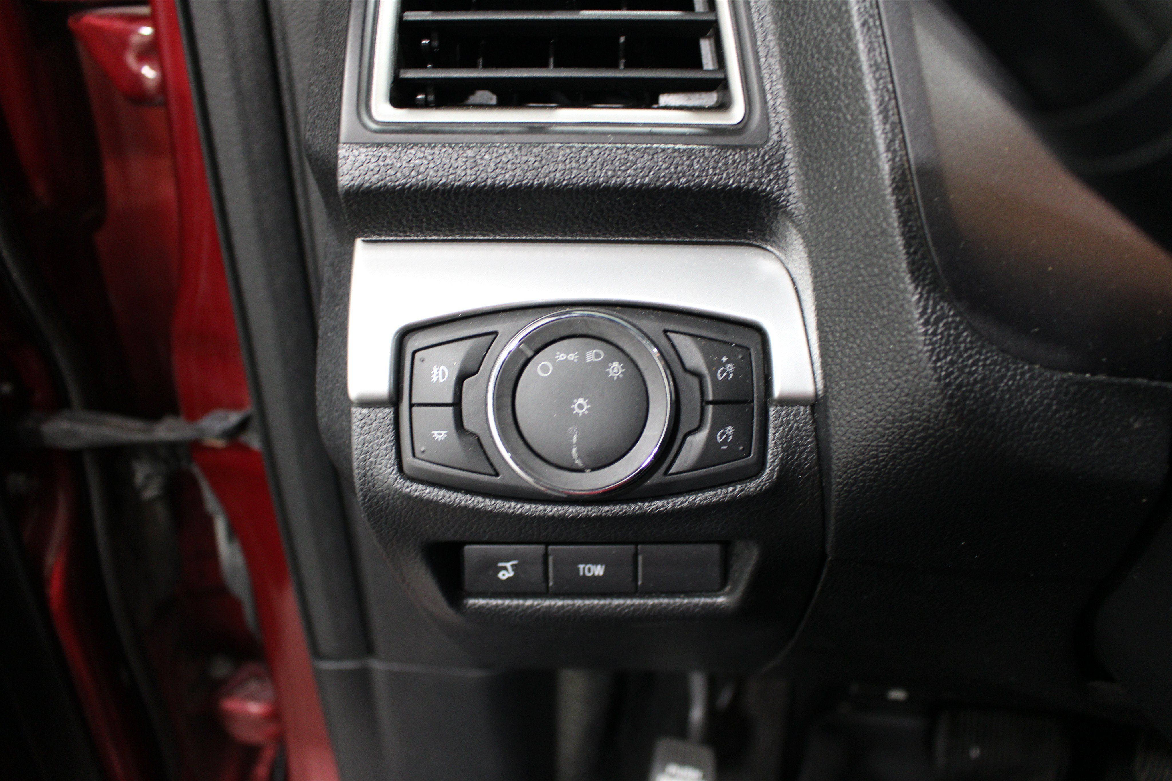 Used 2017 Ford Explorer XLT w/ Equipment Group 202A FWD image 9