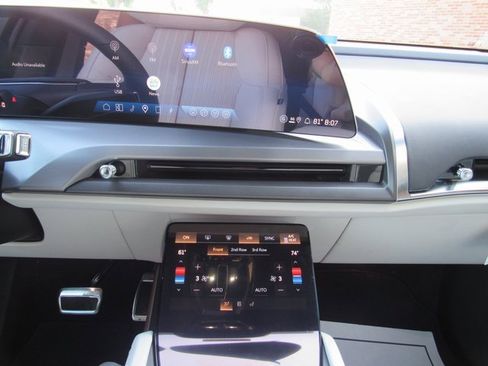 New 2026 Cadillac Vistiq Sport image 9