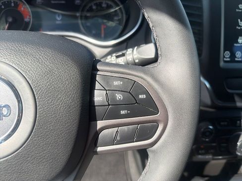 Used 2022 Jeep Cherokee Latitude Lux image 32