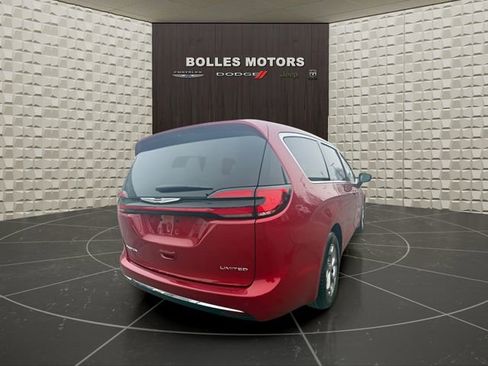Certified 2024 Chrysler Pacifica Limited image 3
