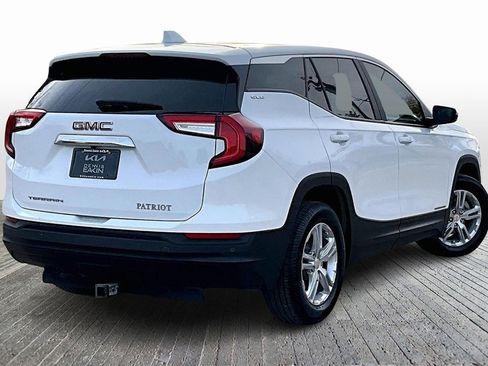 Used 2023 GMC Terrain SLE image 2