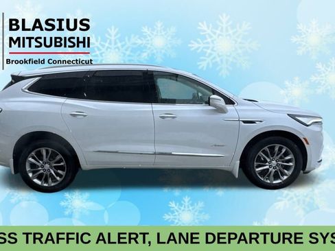 Used 2022 Buick Enclave Avenir image 10