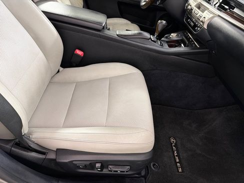 Used 2015 Lexus ES 350 w/ Ultra Luxury Package FWD image 22