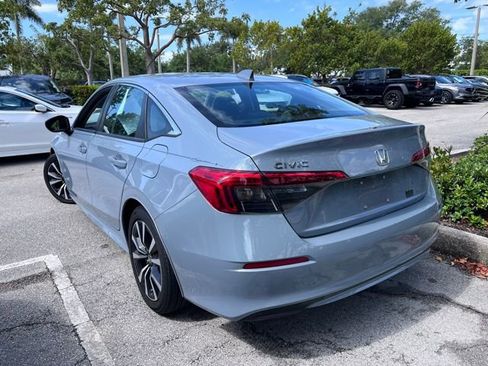 Used 2023 Honda Civic EX image 3