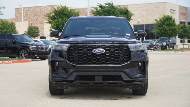 Used 2025 Ford Explorer ST-Line w/ ST-Line Street Pack AWD/4WD image 6