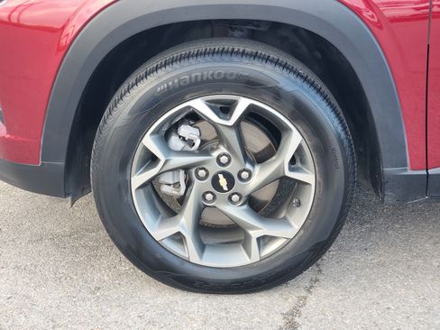 Used 2025 Chevrolet Trax LT FWD image 10