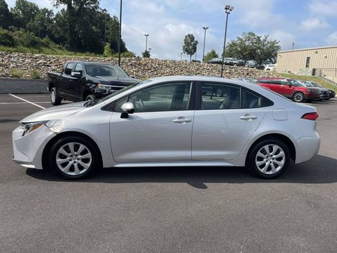 Used 2025 Toyota Corolla LE FWD image 6