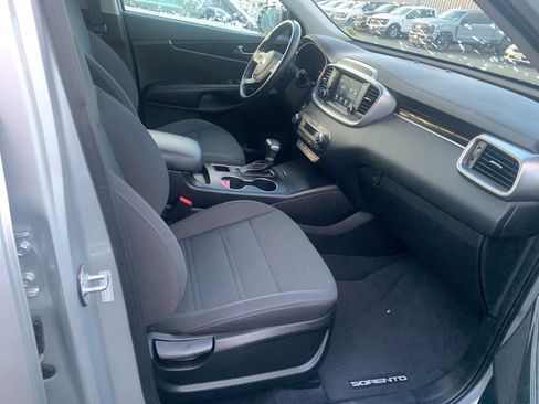 Used 2020 Kia Sorento S image 27