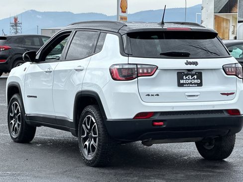 Used 2025 Jeep Compass Trailhawk AWD/4WD image 6