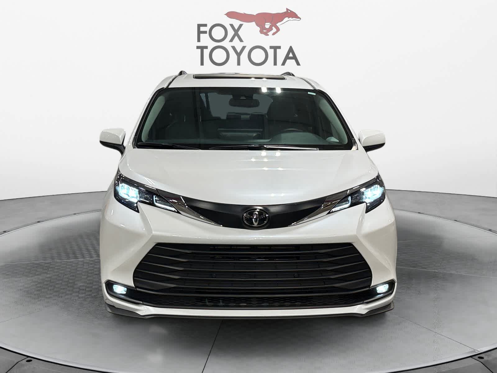 Used 2026 Toyota Sienna XLE FWD image 9