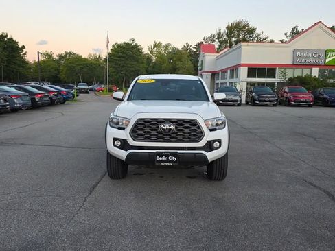 Used 2022 Toyota Tacoma TRD Off-Road AWD/4WD image 3