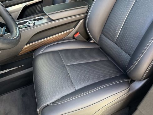 Used 2026 Cadillac Vistiq Luxury image 22