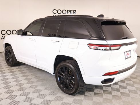 Used 2022 Jeep Grand Cherokee Overland w/ Luxury Tech Group IV RWD image 24