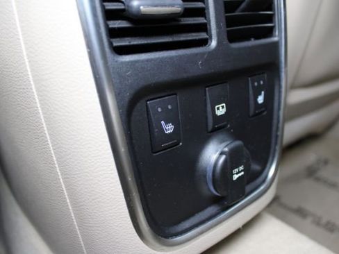 Used 2014 Chrysler 300 C w/ Light Group image 27