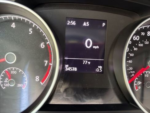 Used 2017 Volkswagen Golf SE image 22