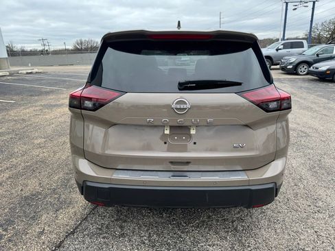 Used 2024 Nissan Rogue SV image 6