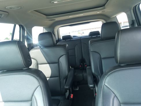 Used 2023 GMC Acadia SLT w/ Technology Package image 19