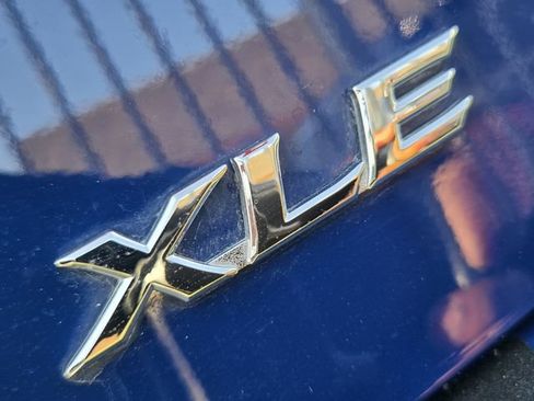 Used 2025 Toyota Camry XLE FWD image 9