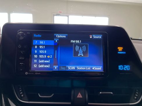 Used 2018 Toyota C-HR XLE image 26