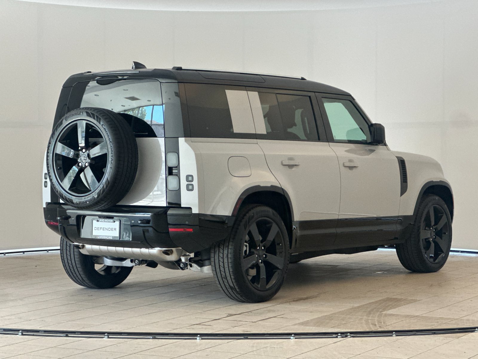 New 2026 Land Rover Defender 110 X-Dynamic SE AWD/4WD image 6