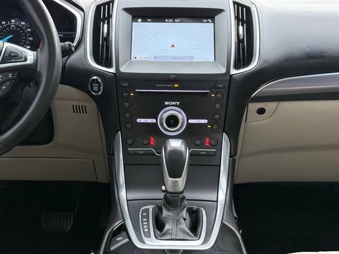 Used 2017 Ford Edge Titanium w/ Equipment Group 301A FWD image 27