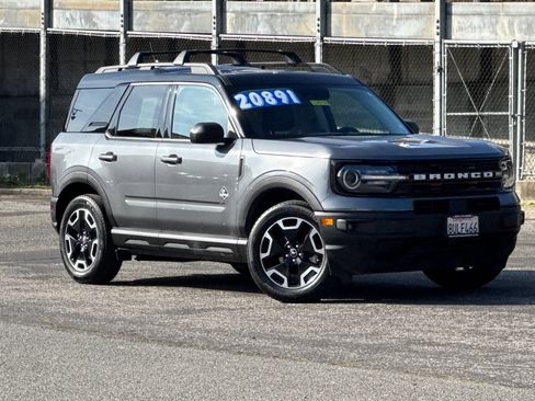 Used 2021 Ford Bronco Sport Outer Banks w/ Outer Banks Package image 2