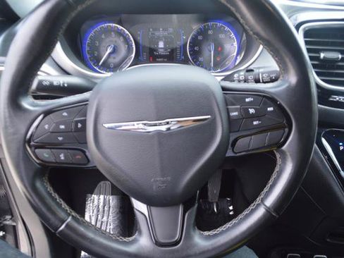 Used 2018 Chrysler Pacifica Touring Plus w/ S Appearance Package FWD image 15