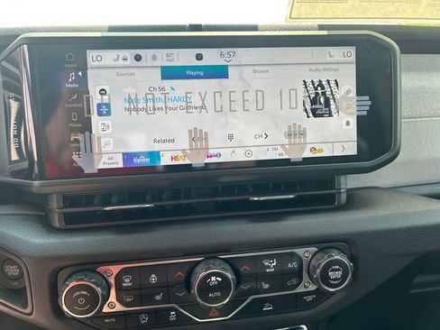 New 2025 Jeep Gladiator Sport image 27