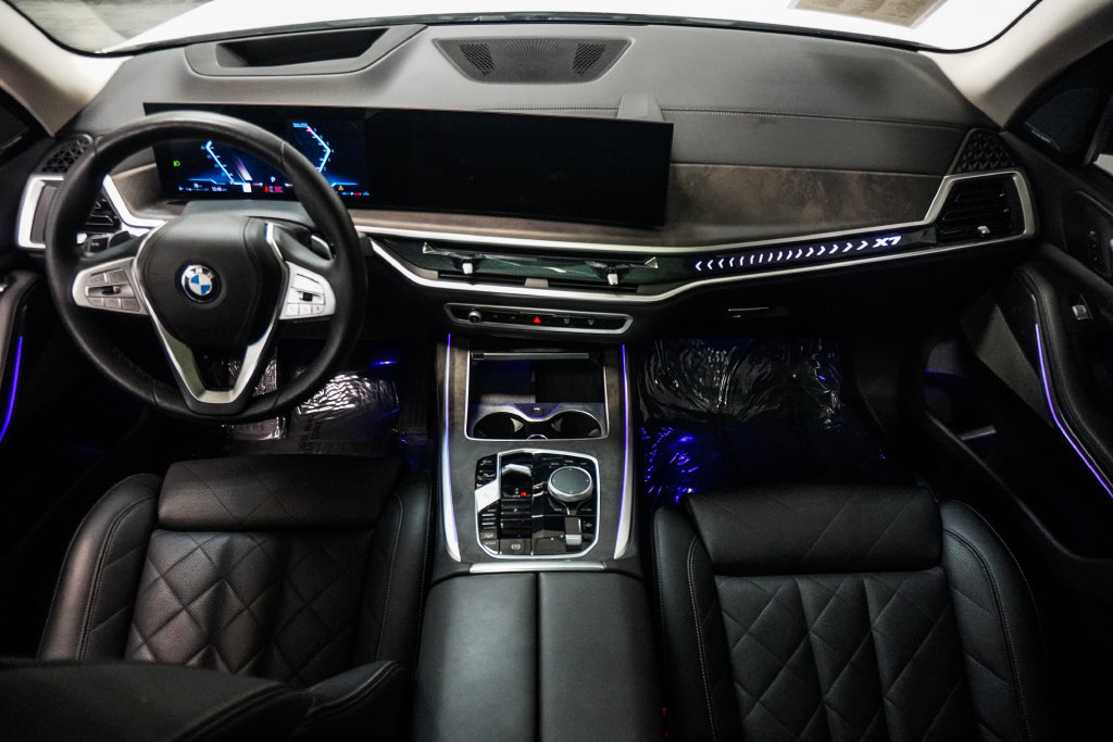 Used 2025 BMW X7 xDrive40i AWD/4WD image 15