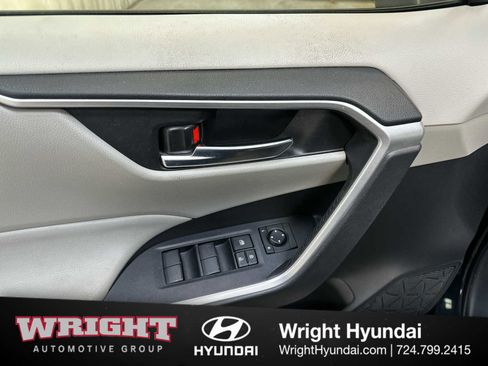 Used 2021 Toyota RAV4 XLE image 10