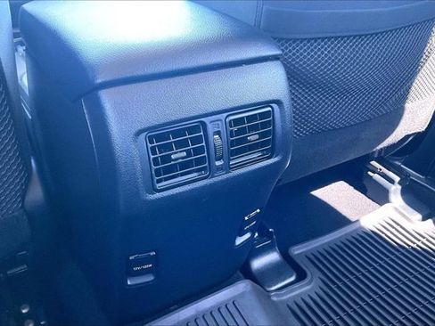 Used 2018 Toyota 4Runner SR5 AWD/4WD image 10