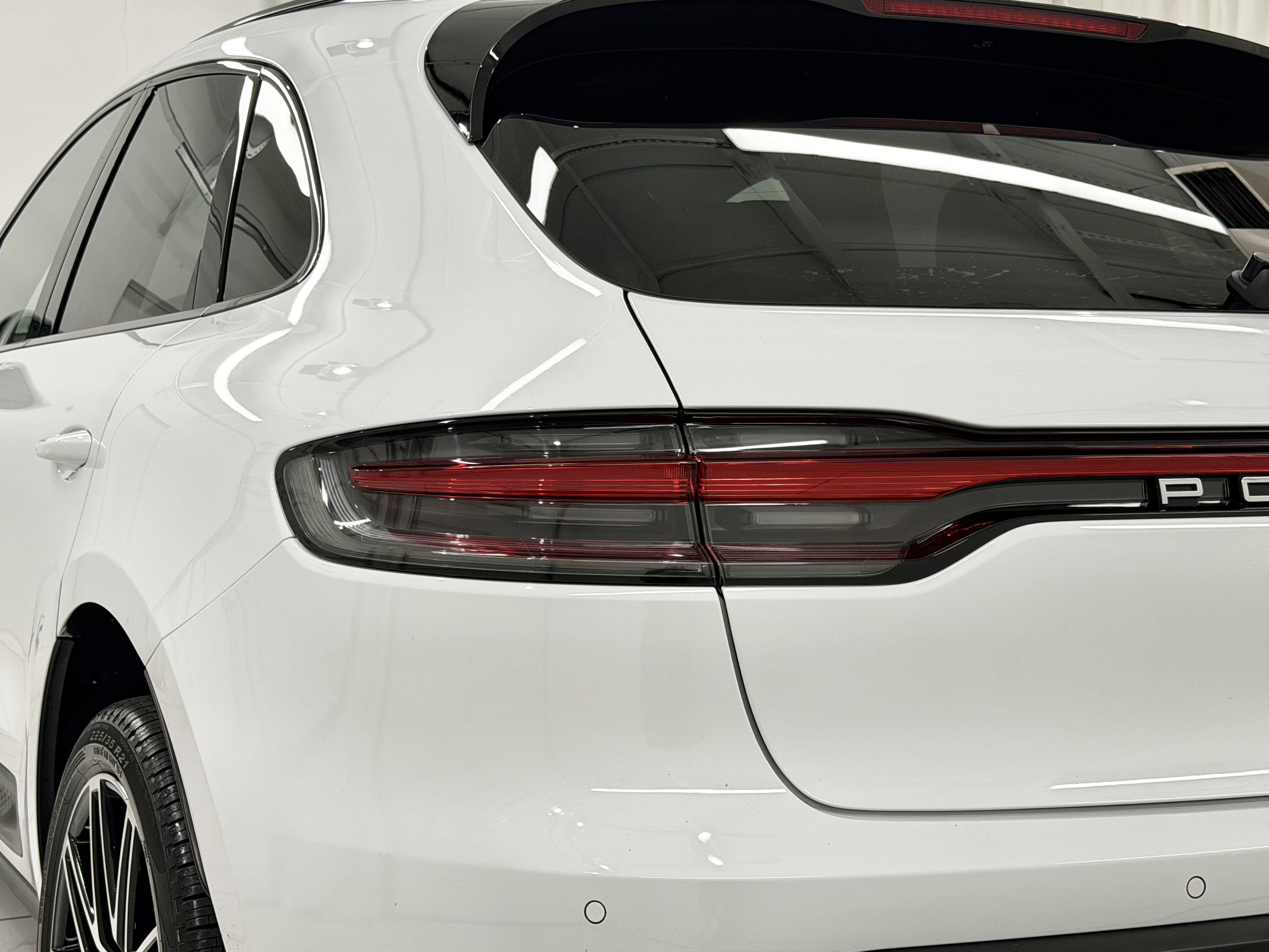 Certified 2024 Porsche Macan S AWD/4WD image 18