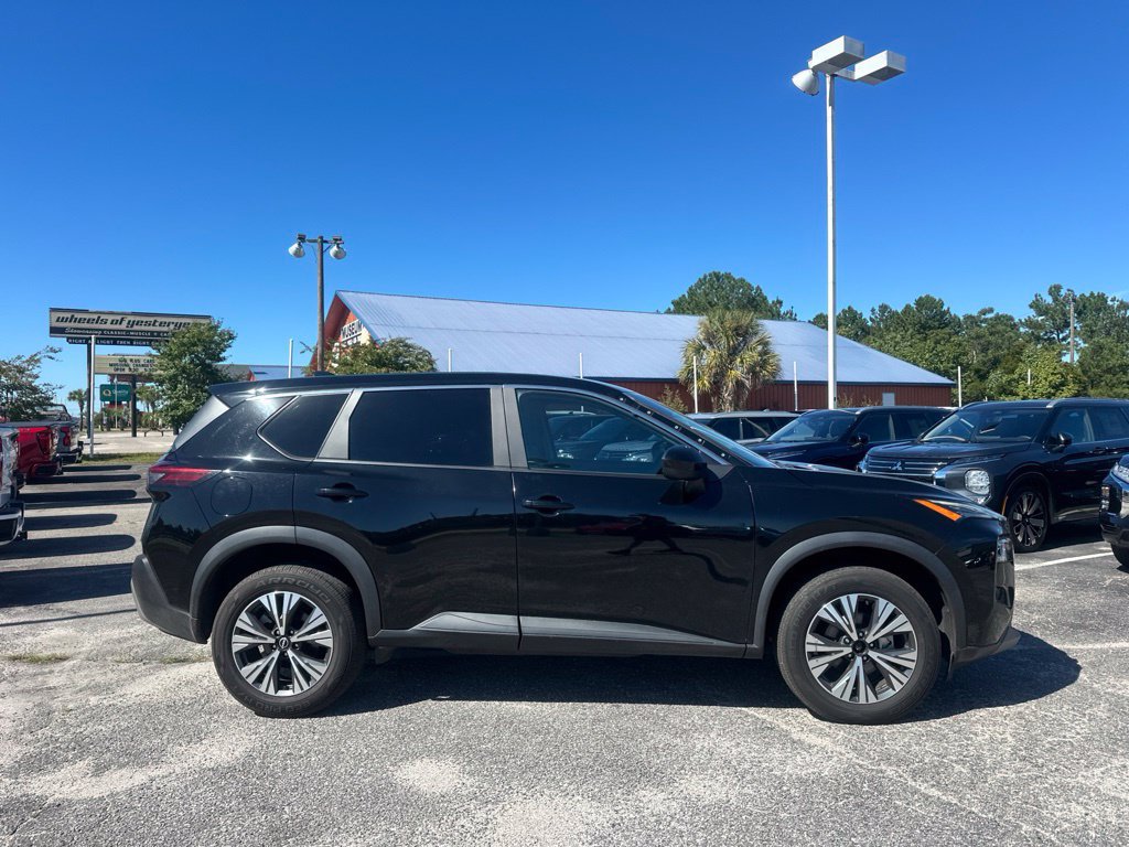 Used 2023 Nissan Rogue SV FWD image 2