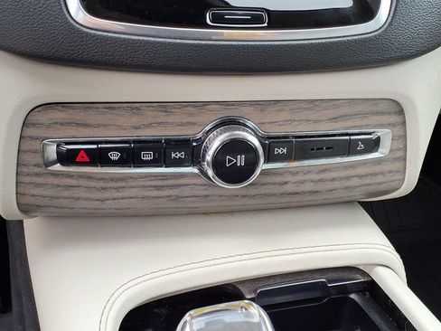 Used 2023 Volvo XC90 B6 Ultimate AWD/4WD image 19