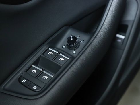 Used 2022 Audi Q8 Premium w/ Convenience Package image 29