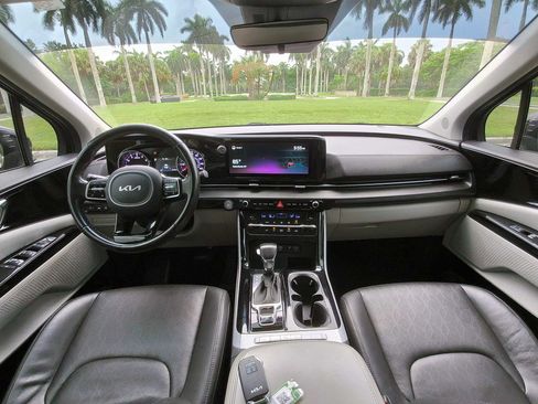 Used 2022 Kia Carnival EX FWD image 10