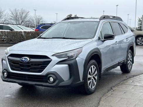 Used 2023 Subaru Outback Premium image 3