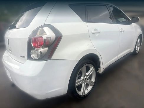 Used 2009 Pontiac Vibe w/ Preferred Package FWD image 5