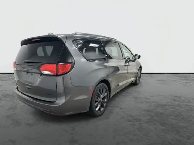 Used 2020 Chrysler Pacifica Limited FWD image 3